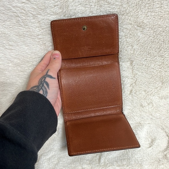 Auth. LOUIS VUITTON Monogrammed Authentic Bifold Wallet - Picture 5 of 8